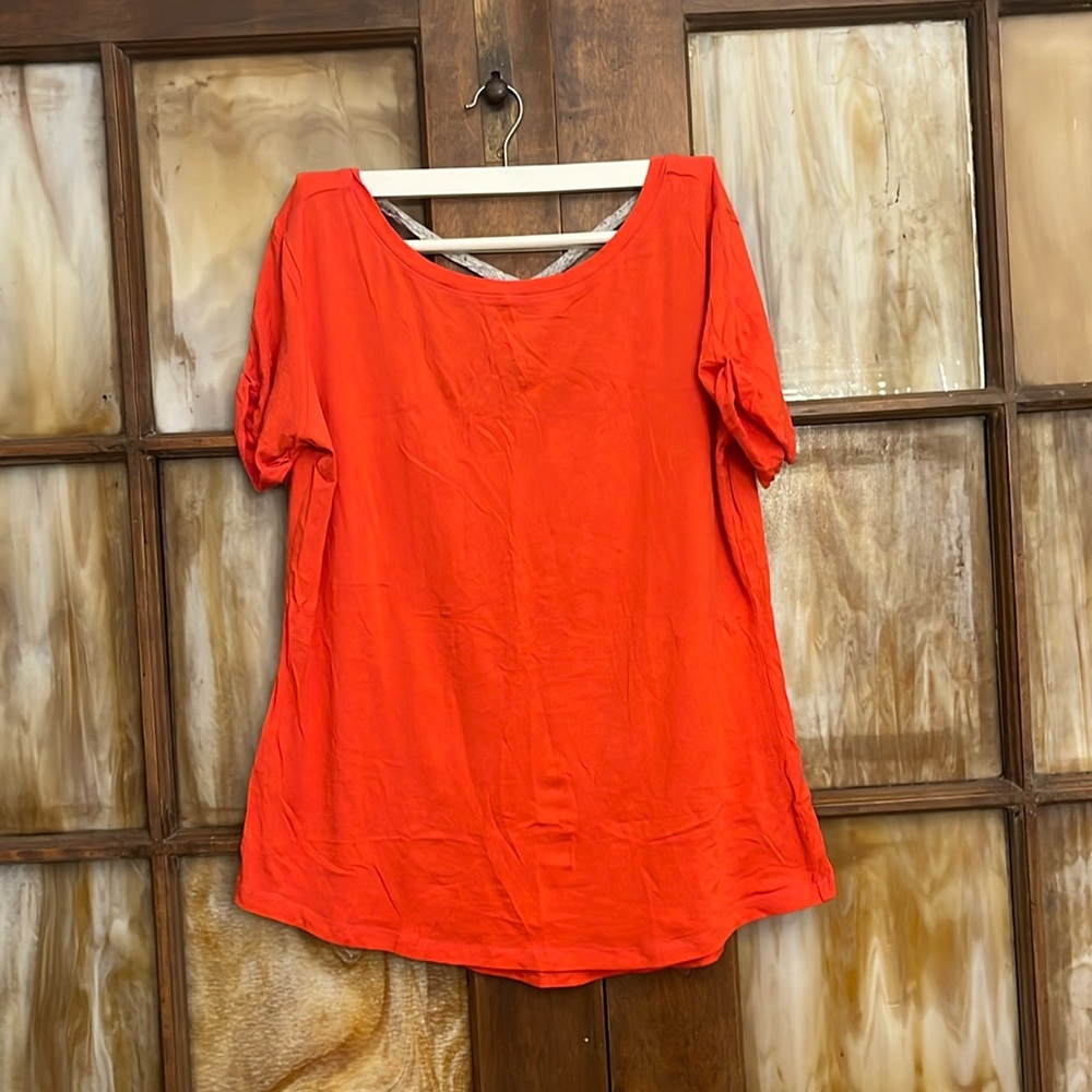 Women’s workout tee